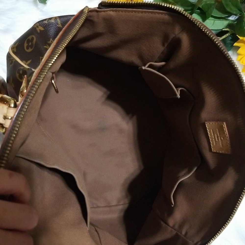 Louis Vuitton Tivoli GM Bag - Picture 9 of 10